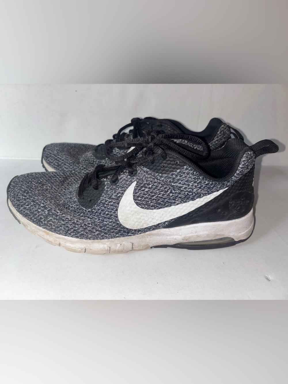 Nike Air Max Motion Low SE Black Pure Platinum Sneakers